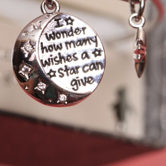 Winnie the Pooh Bracelet - Picture 2 of 5